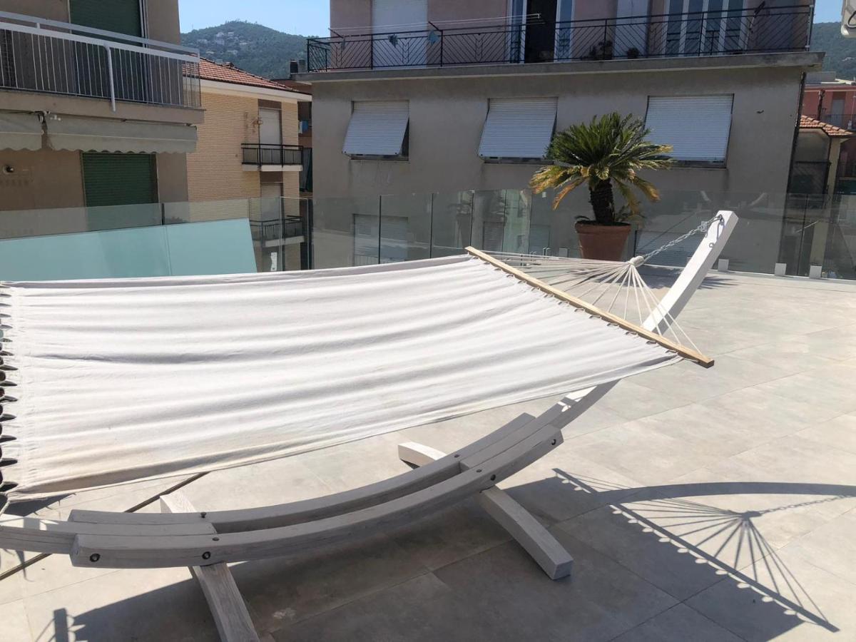 Appartamento Spotorno Con Ampio Terrazzo Attrezzato Anche Con Angolo Cottura Exterior photo