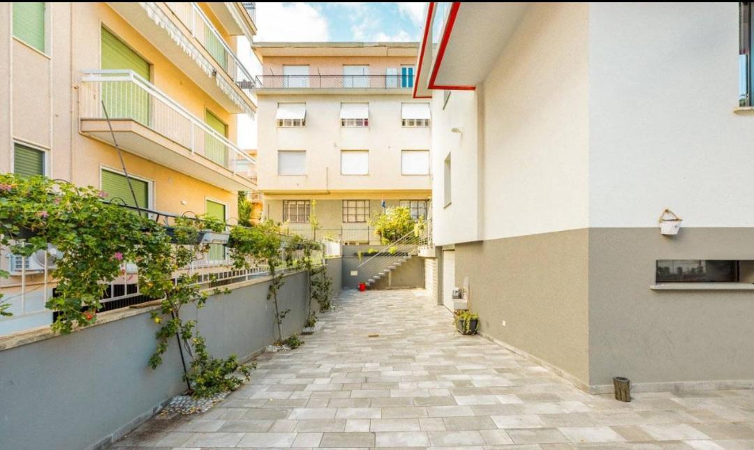 Appartamento Spotorno Con Ampio Terrazzo Attrezzato Anche Con Angolo Cottura Exterior photo