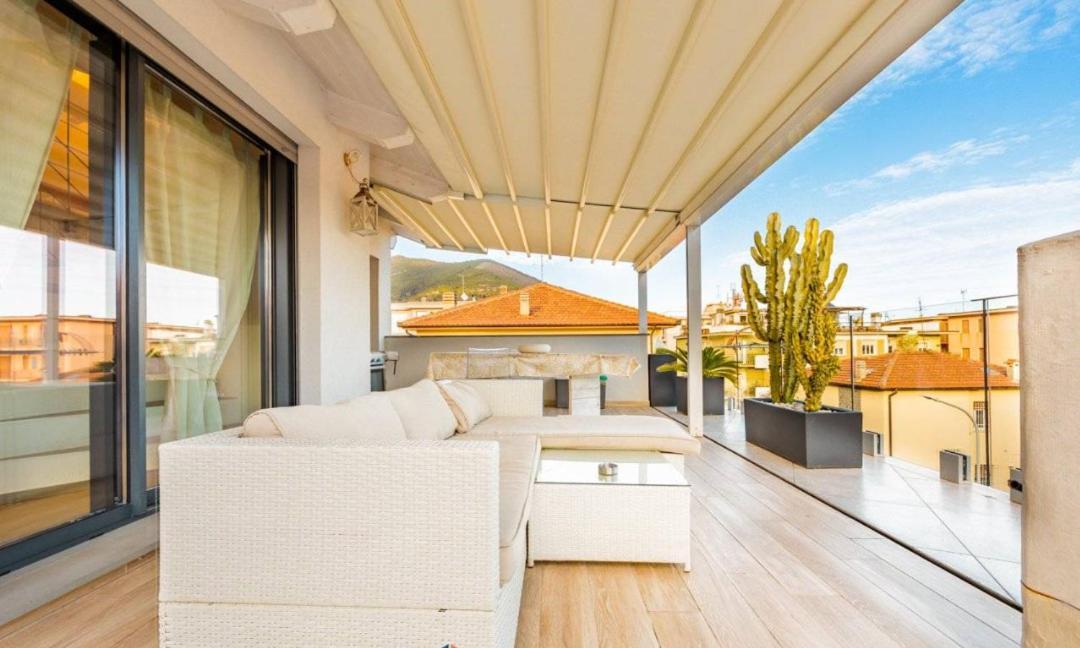 Appartamento Spotorno Con Ampio Terrazzo Attrezzato Anche Con Angolo Cottura Exterior photo