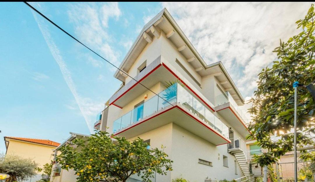 Appartamento Spotorno Con Ampio Terrazzo Attrezzato Anche Con Angolo Cottura Exterior photo